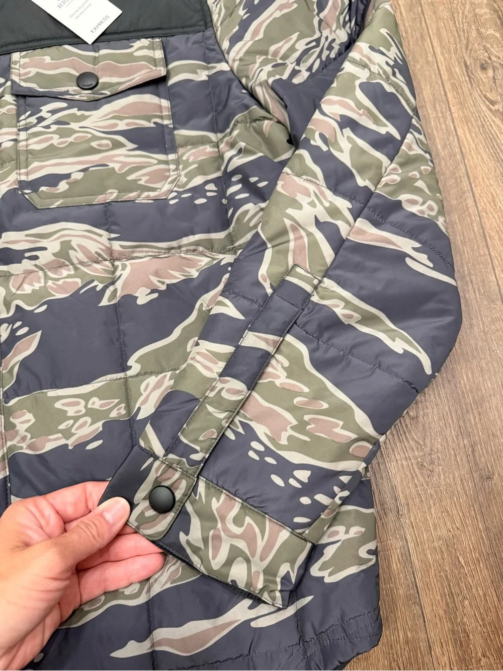 NWT express men’s reversible water resistant jacket camo black medium